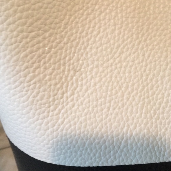 Tory Tote - Picture 6 of 7